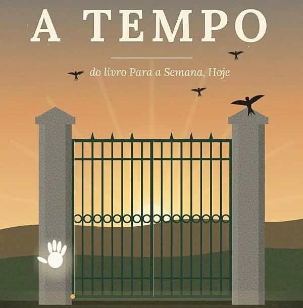 Ilustração do lado 2, «A tempo»: o mesmo portão verde, agora direito, ao nascer do sol, com andorinhas a voar.